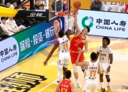 九游娱乐官方-国际篮球盛事激战正酣，球迷狂热助威的简单介绍