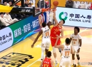 九游娱乐官方-国际篮球盛事激战正酣，球迷狂热助威的简单介绍