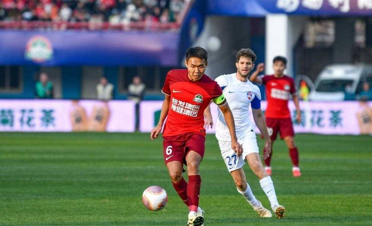 包含贵州队锋线犀利，期待他们在下一场比赛中爆发出更强的进攻力的词条