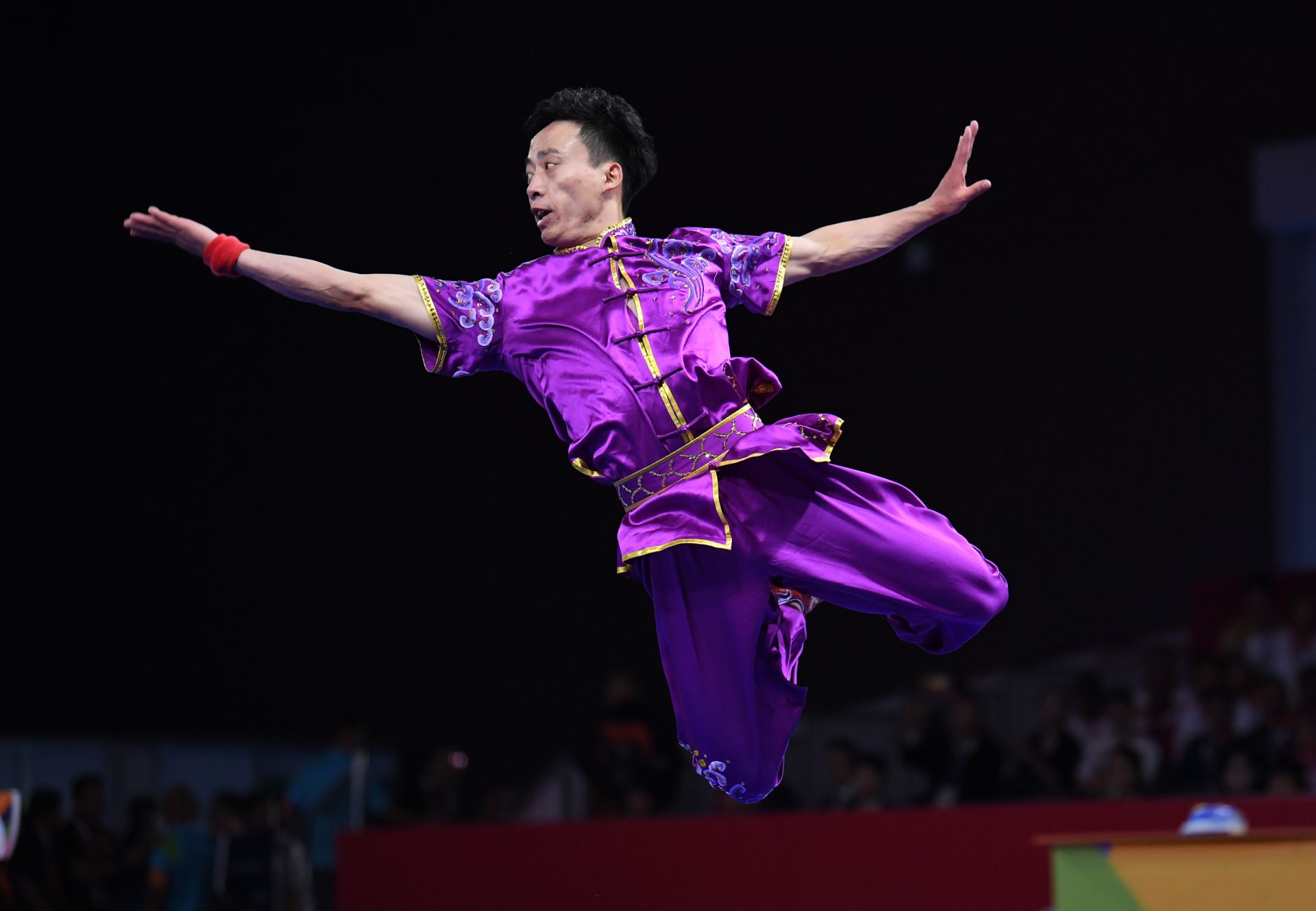 蒙古武术选手金光闪闪，斩获桂冠