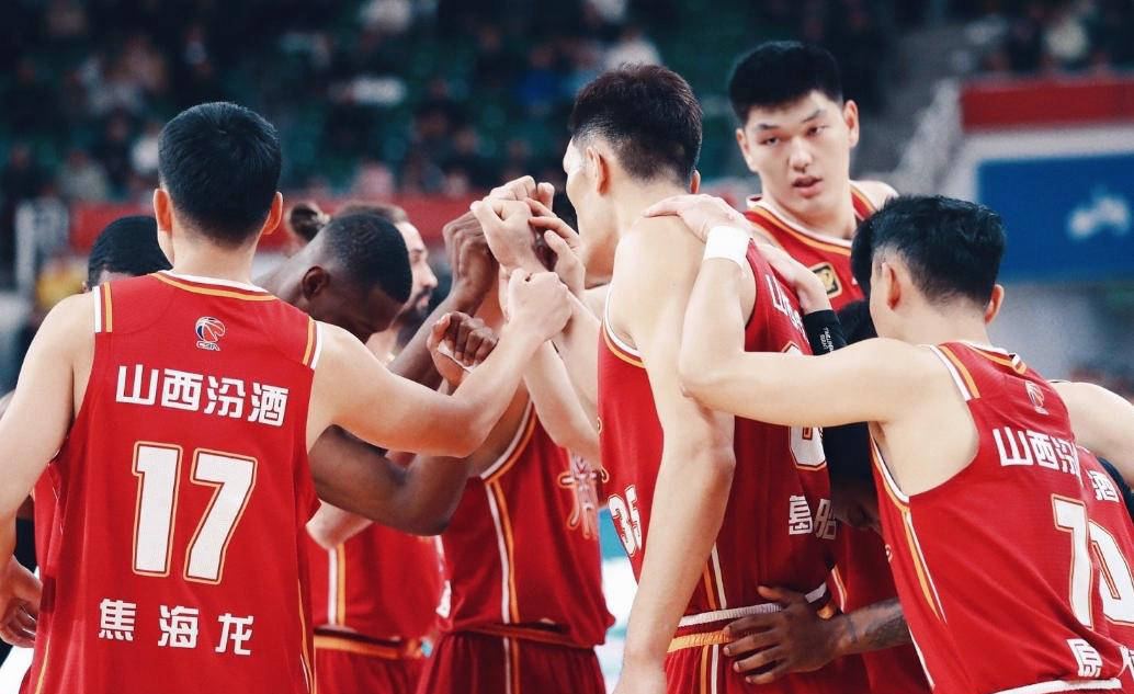 上海篮球联赛举行，各队实力对决